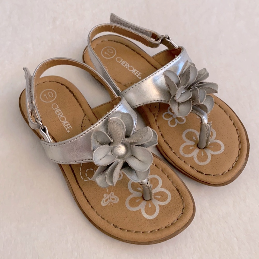 {Target} Cherokee | Silver Flower Spring/Summer Side Closure Sandal (10)
